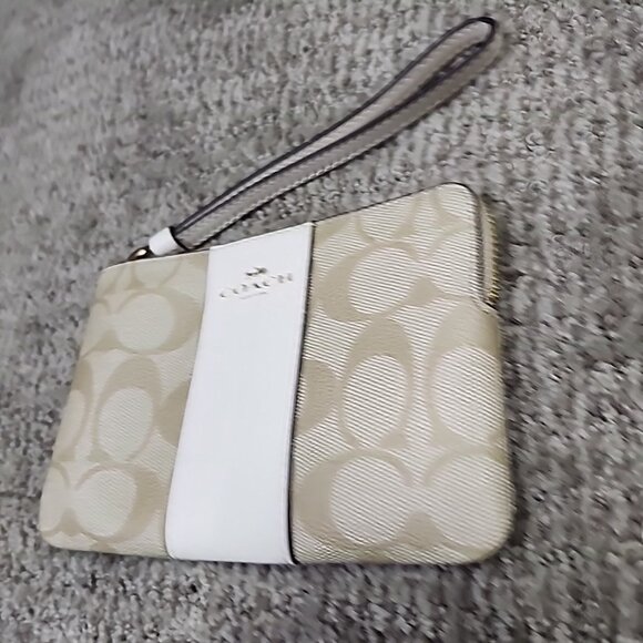 Coach Wristlet Wallet Light Brown Corner Zip Size Small - Picture 5 of 8